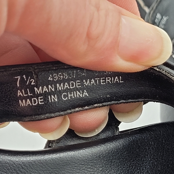 Curfew black leather 2.25" wedge slide sandals W/ criss-cross straps Size 7.5 - Picture 13 of 16